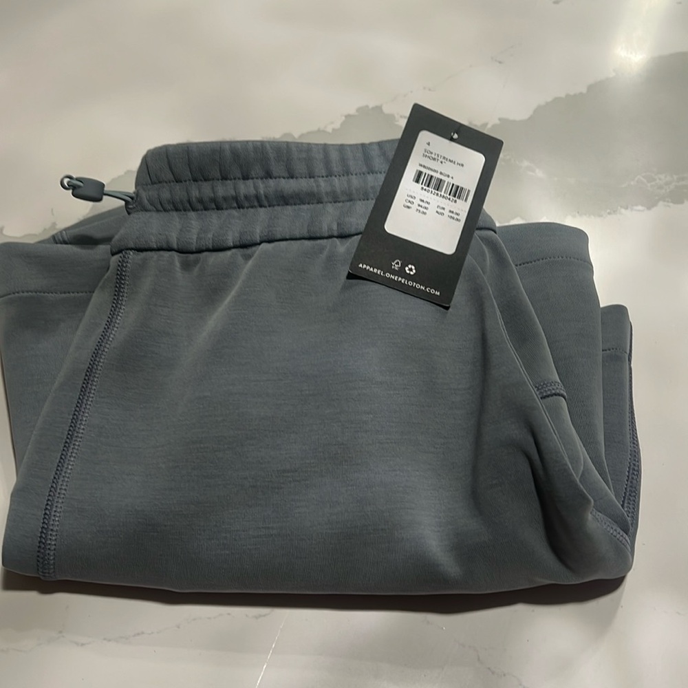 Lululemon NWT Peloton Soft Streme